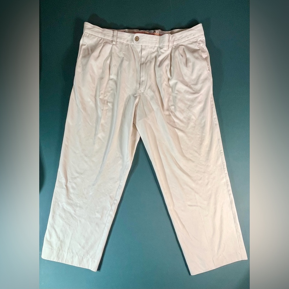 Tommy Bahama Men's Beige Silk Pleated Chino Pants, Size 42x32, Relaxed Fit